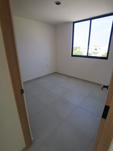 Renta De Casa Residencial En Privada Con Casa Club Ciudad Maderas