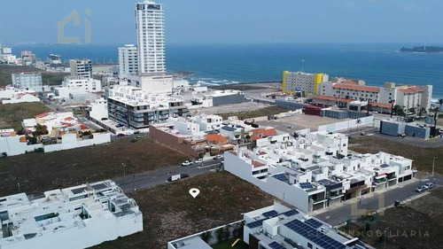 Terreno En Venta En Costa De Oro, A Una Cuadra Del Mar, De 912.22 M²