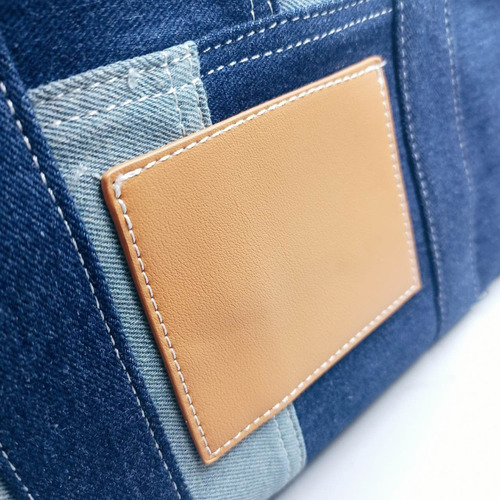 Bolsa De Tote Mezclilla De Los Herrajes Plata Color Azul Col Acabado De Los Herrajes Metal Diseño De La Tela Mezcla De Lona Y Denim