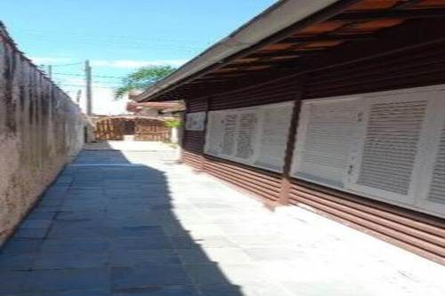 Imagem 9 de 14 de Vendo Casa Á 150 Metros Da Praia Com 4 Dormitórios, Quintal E Edícula Em Itanhaém Sp