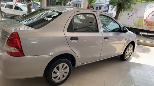 Imagen 3 de 9 de Toyota Etios 1.5 X Sedan 6mt Sarthou