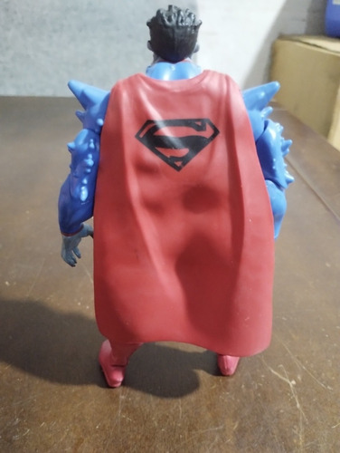 Figura De Acción Dc Multiverse Superman Doomed (Usado)