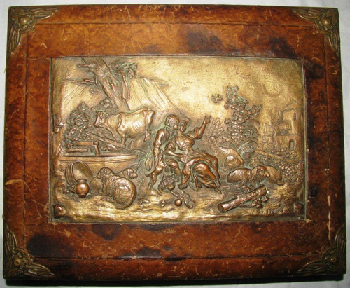 Cofre Antiguo Art Deco Imitacion Piel Con Escena En Bronce (Usado)