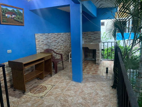 Cabina Pequeña En El Invu De Barranca - Excelente Seguridad.