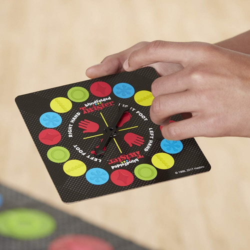 Imagen 3 de 5 de Juego De Mesa Twister A Ciegas Hasbro Niños Y Adultos 2018