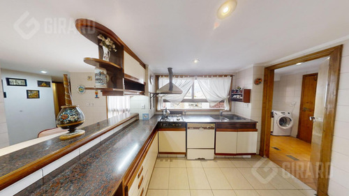 Piso En Venta Con Vista Panoramica, Ubicado En La Exclusiva Diagonal Pueyrredon.
