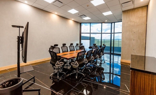 Oficina En Venta En Torre Azenzo, Con Acceso Al Balcón.