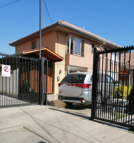 Casa De Dos Pisos Con Piscina , Altos De Quilicura