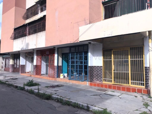 En Venta Amplio Local Con Cuatro Divisiones Haciendo Minilocales En Centro De Guacara