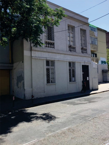 Casa Comercial De Dos Pisos, Agustinas Con Almirante Barroso