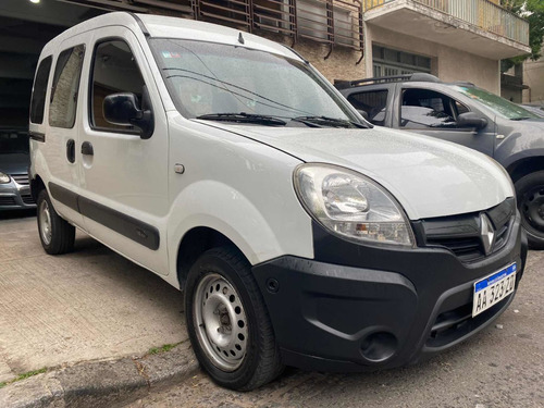 Imagen 3 de 16 de Renault Kangoo 2016 1.6 Furgon Ph3 Confort 5as Lc