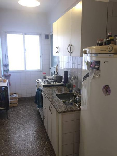 Doa Ambientes Con Balcon En Muy Buen Estado, Cerca De Medios De Transporte