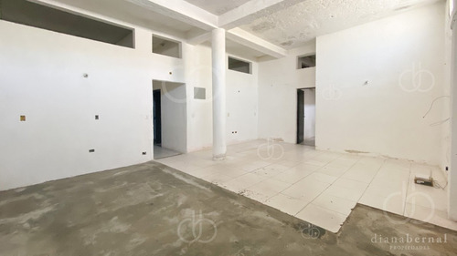 Casa Con Deposito En El Centro De Maldonado.- Ref: 54286