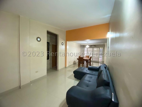 Imagen 26 de 30 de Hermosa Casa Ubicada En La Piedad Norte De Cabudare En Urbanismo Privado Las 24 Horas, En Venta. (código # 23-25277) /0-4-2-4- 5.5.6. 5.7. 5.9 _
