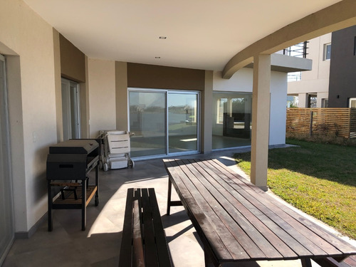 B° El Canton 128 Casa En Venta 3 Dorm Pileta Laguna