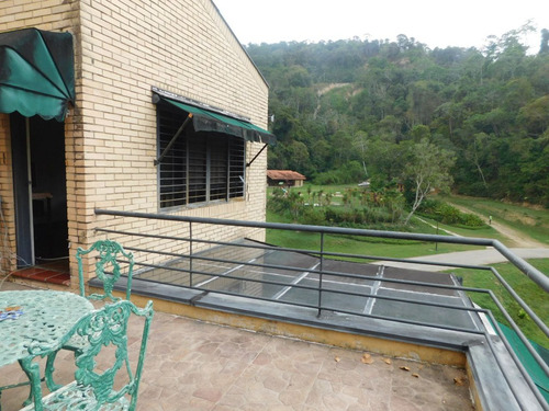 Townhouse En Venta Urb. Monteclaro Laguna