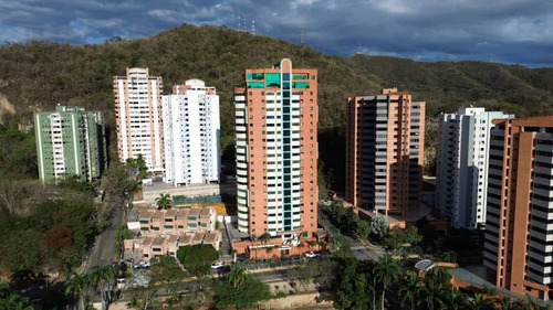 Tibisay Rojas Vende Apartamento En Residencias Holiday Palace. Urb. Las Chimeneas   Cod. 226029