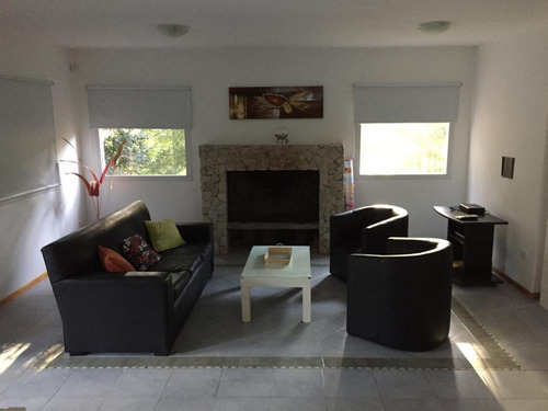 Casa De 5 Ambientes,3 Dormitorios Y 3 Baños Con Pileta Climatizada ( No Termal )