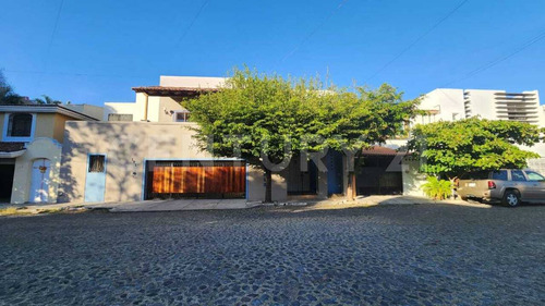 Casa En Venta En Lomas Verdes, Colima