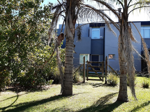 Particular Vende Casa Barrio Cerrado Gonnet En Corazón De Manzana