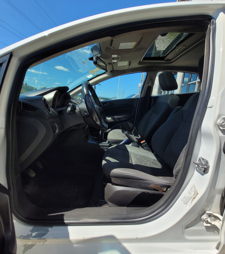 Impecable Ford Fiesta Kinetic 1.6 Design Titanium Año 2012