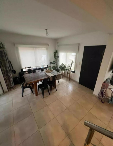 Casa En Venta - 3 Dormitorios 2 Baños - Cocheras - 299mts2 - Ituzaingó