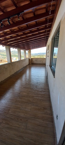 Casa 150m, 2 Quartos, 2 Banheiros, Cozinha, Lavanderia, Sala, Varanda, Terraço, 5+ Vagas