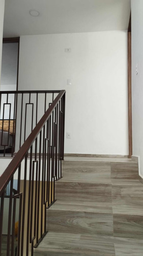 Reestrena Casa Súper Amplia Y Con Excelente Distribución
