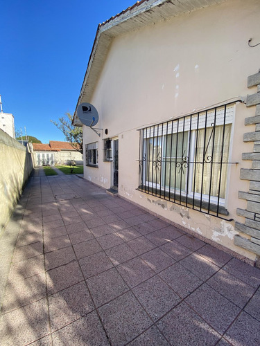 Venta | Casa De 3 Ambientes | 2 Viviendas En Block A Reciclar | En Lo Mejor De Constitucion |