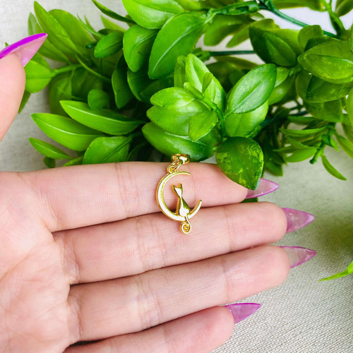 Berloque Gato Na Lua Banhado A Ouro 18k Premium