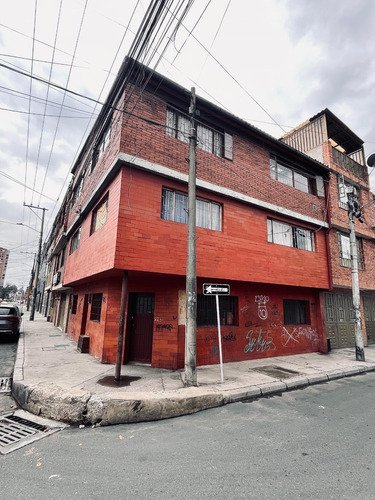 Oportunidad De Inversión- Casa Esquinera Para Remodelar En El Barrio Boyacá Real