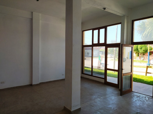 Vende Casa 3 Ambientes + 2 Locales Av Acapulco Santa Clara