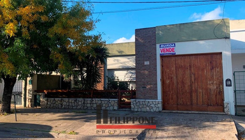 Casa En Venta De 2 Dormitorios C/ Cochera En Kilometro 5