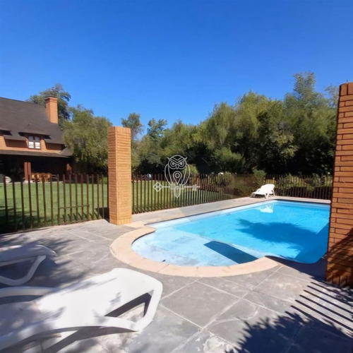 Casa Estilo Ingles En Venta De 7 Dorm. Las Brisas En Colina