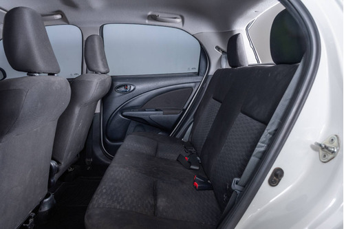 Imagen 13 de 18 de Toyota 2015 Etios 1.5 5 Ptas Xs