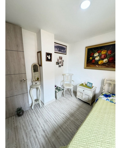 Apartamento, Laureles Hermoso Con Parqueadero