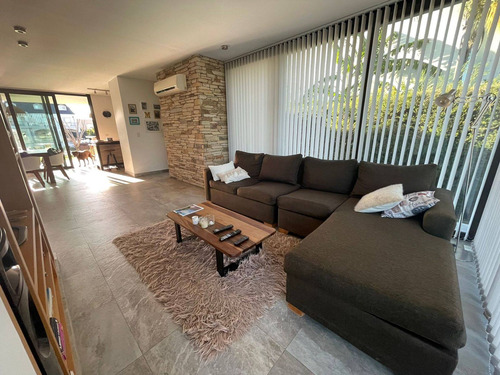 Imagen 4 de 30 de Venta Casa Al Canal Fondo Al Norte Nuevo Quilmes