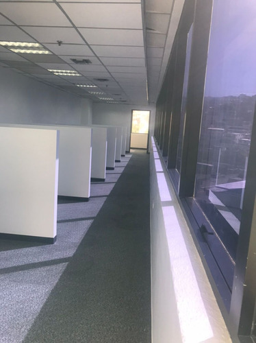 Se Alquila Oficina En La Urbina 182 Mts2