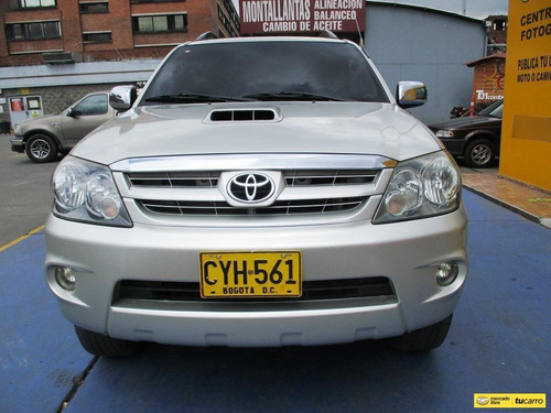 Imagen 2 de 12 de Toyota Fortuner Srv 4x4 3000cc Mt Aa