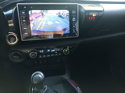 Imagen 13 de 18 de Toyota Hilux Srx 4x4 2.8 Tdi Caja Manual De 6ta Año 2018