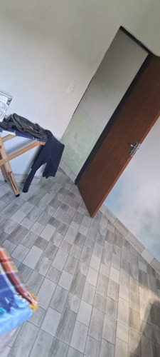 Casa De Um Quarto Cozinha E 1 Banheiro
