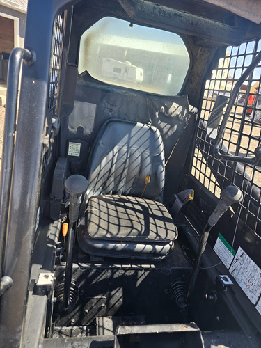 Minicargador Bobcat 751 Con Motor Diesel 4 Cil. Y Aditamento