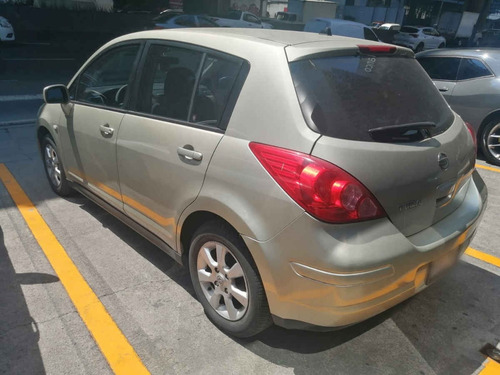Imagen 2 de 8 de Nissan Tiida 2008 5p Hatch Back Emotion 6vel