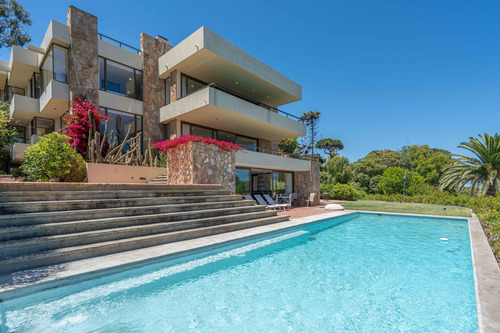 Casa Con Excelente Ubicación En Zapallar