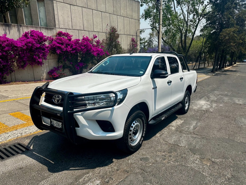 Toyota Hilux 2.7 Cabina Doble Base Mt