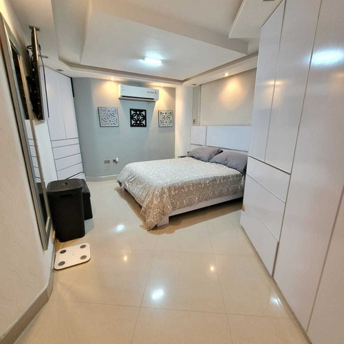 Imagen 12 de 18 de Mercedes Ochoa Vende Hermoso Townhouse En El Rincón Tierra De Gracia, Pozo De Agua Y Planta 0412 4922225