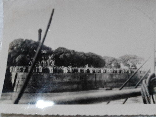 Foto Antigua Rara. Multitud Sobre Escollera Puerto Costanera