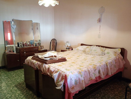 Casa 2 Dorm Monseñor P Cabrera