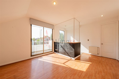 Casa En Venta De 4 Dorm. En Colina