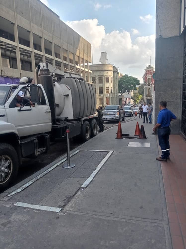 Alquiler De Camion Vactor Limpieza De Tanquillas Y Drenajes